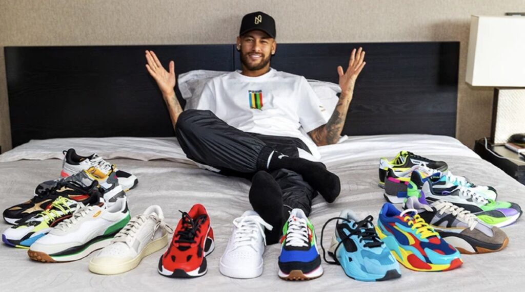 Nike kết thúc hợp đồng với danh thủ Neymar